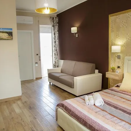 Oda ve Kahvaltı Syrakos 4*